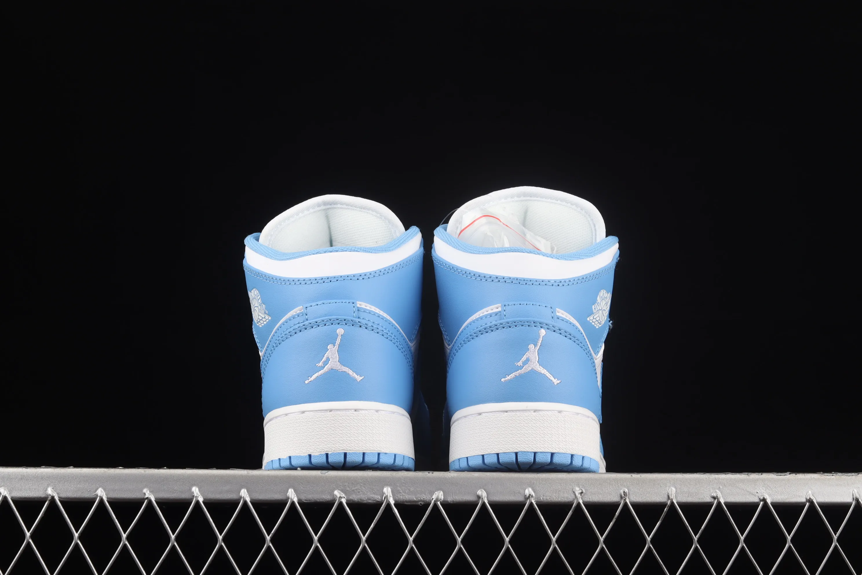 All categories Air Jordan Jordan series basketball shoes Air Jordan 1 Mid G version pure original Air Jordan 1 Mid AJ1 Joe 1 North Carolina blue China basketball shoes 554725-106